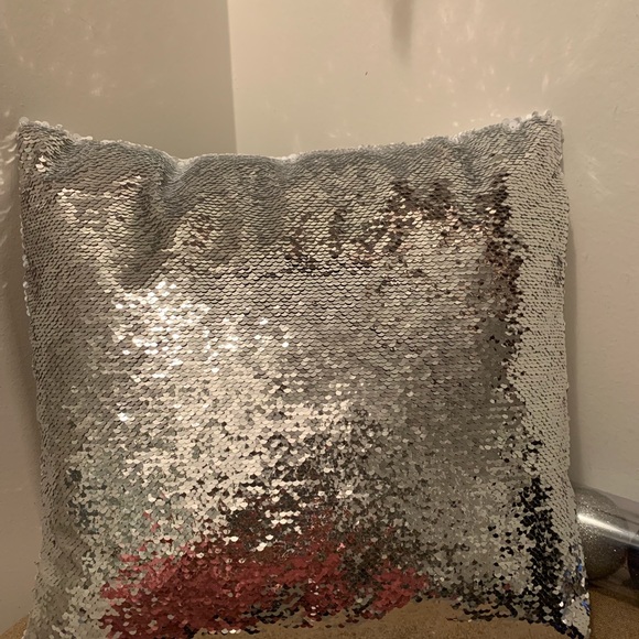 Christmas sequence pillow cover - Picture 2 of 3